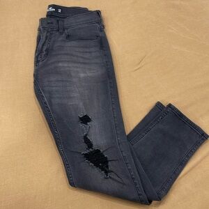 Hollister 28x30 skinny jeans. Ripped, black advanced stretch.